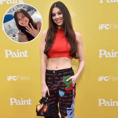 kira kosarin relationships|Kira Kosarin Dating History: Boyfriend, Engagement。